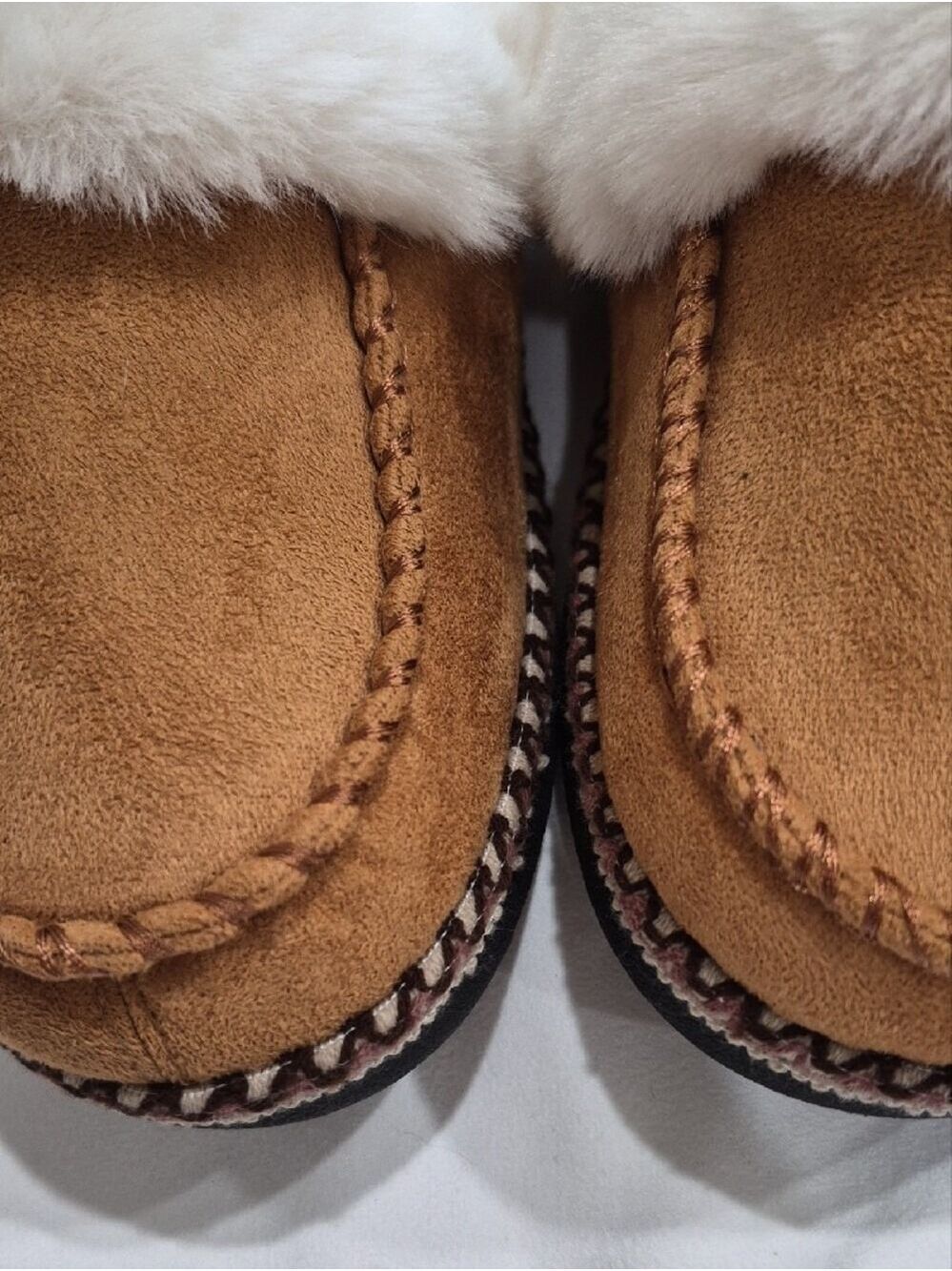 Feetfreein Tan Moccasin Bootie Slippers Faux Fur Lined Size US 7-8 - Picture 8 of 8